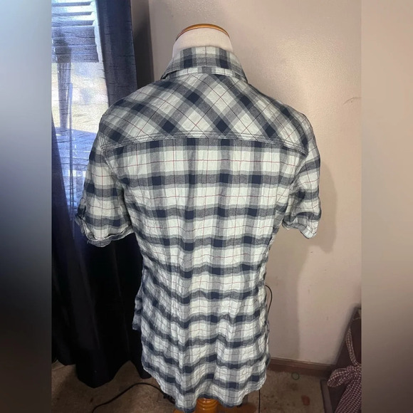 Women’s Carhartt Shirt Medium - Picture 2 of 3